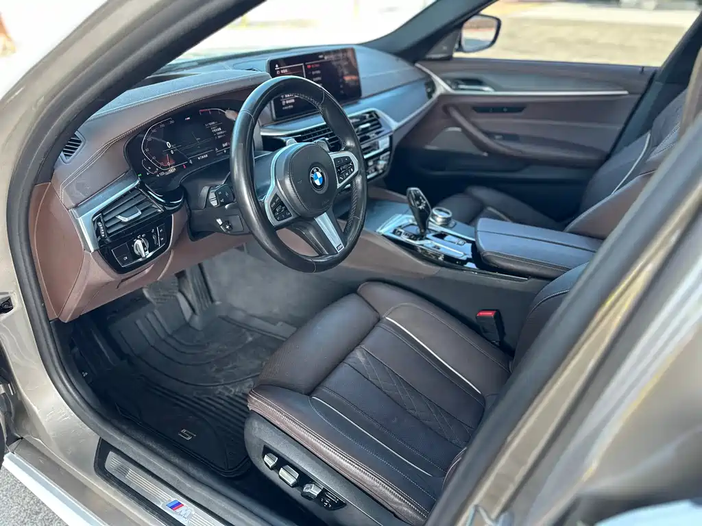 BMW 5 Series 2021 — фото 10