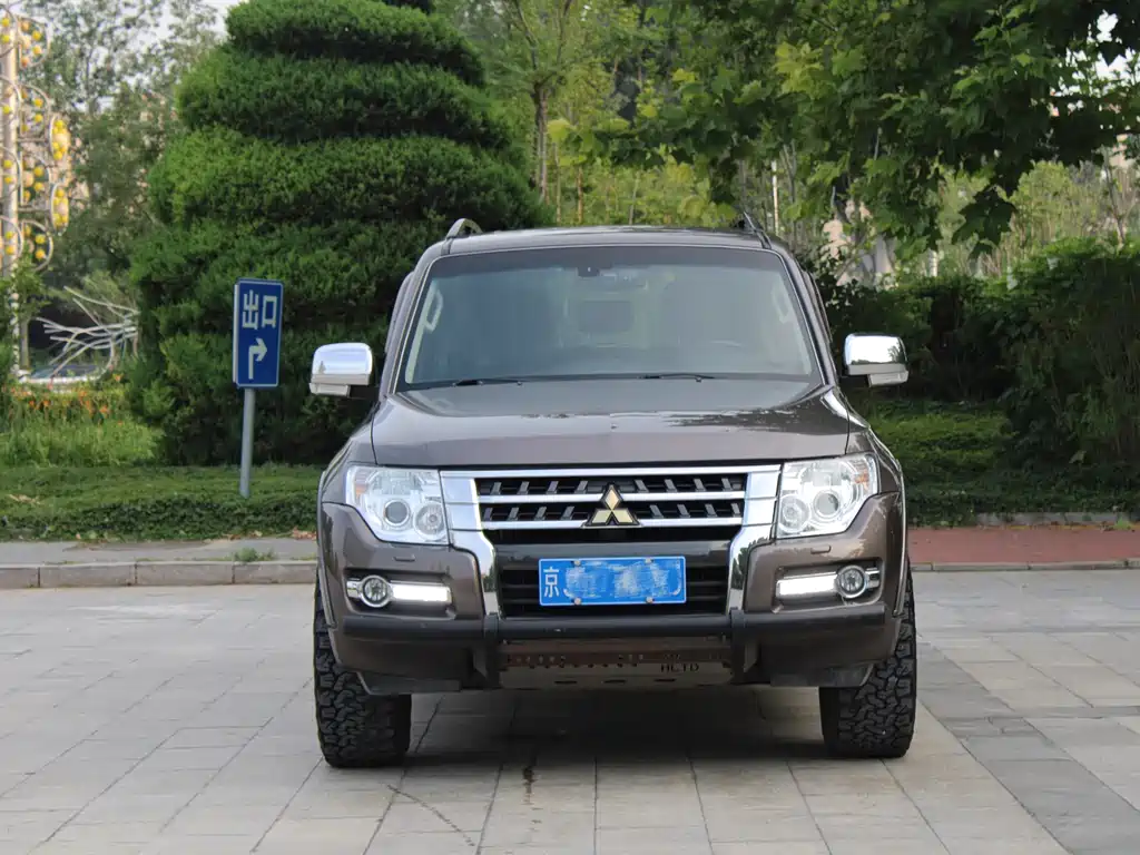 Mitsubishi Pajero 2016