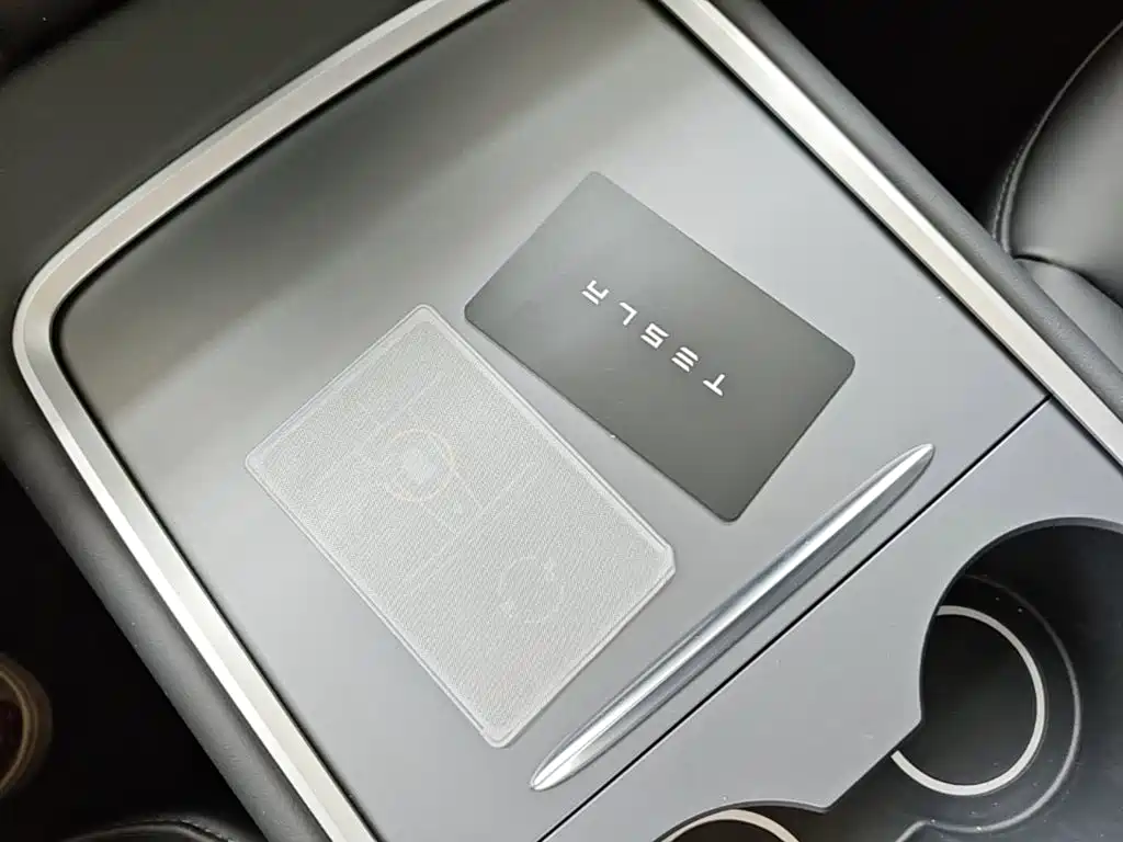 Tesla Model Y 2022 — фото 9