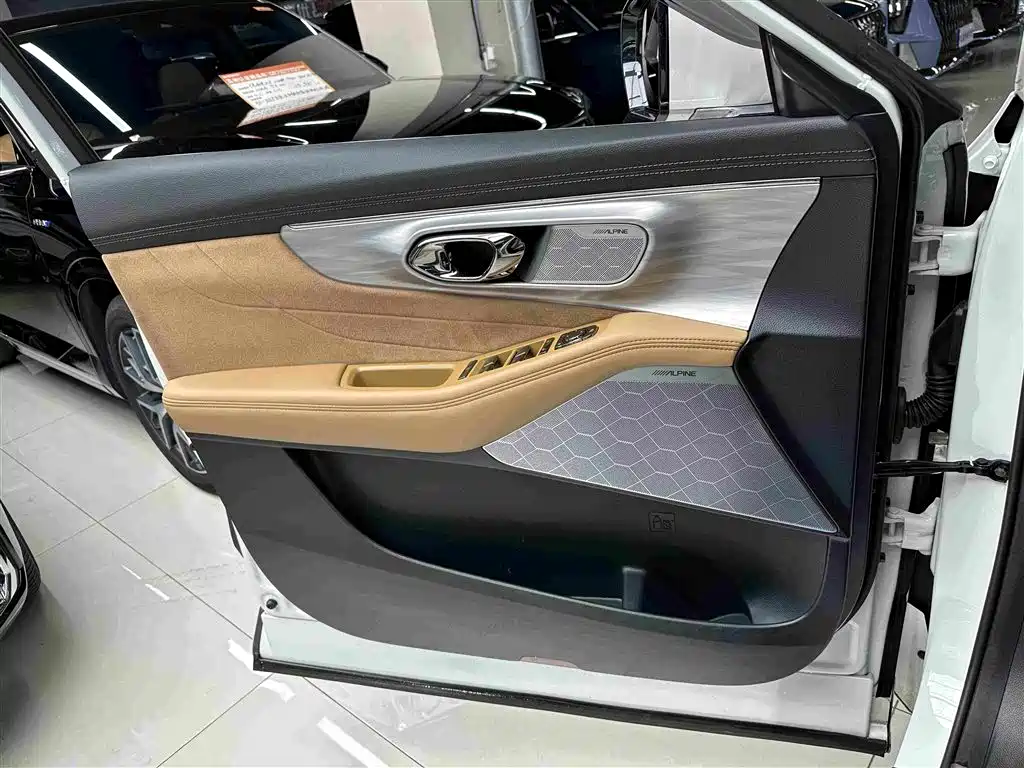 GAC Motor Trumpchi ES9 2024 — фото 12