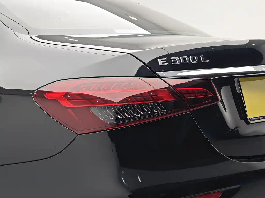 Mercedes-Benz E-Class 2023 — фото 7