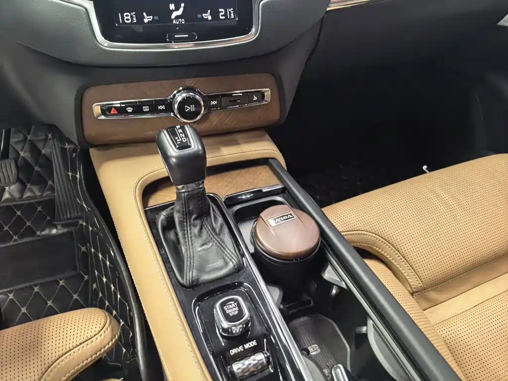 Volvo XC90 2017 — фото 10