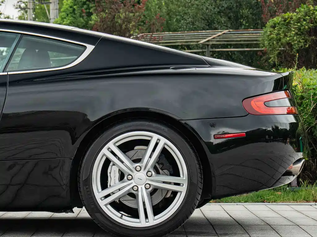 Aston Martin DB9 2009 — фото 5