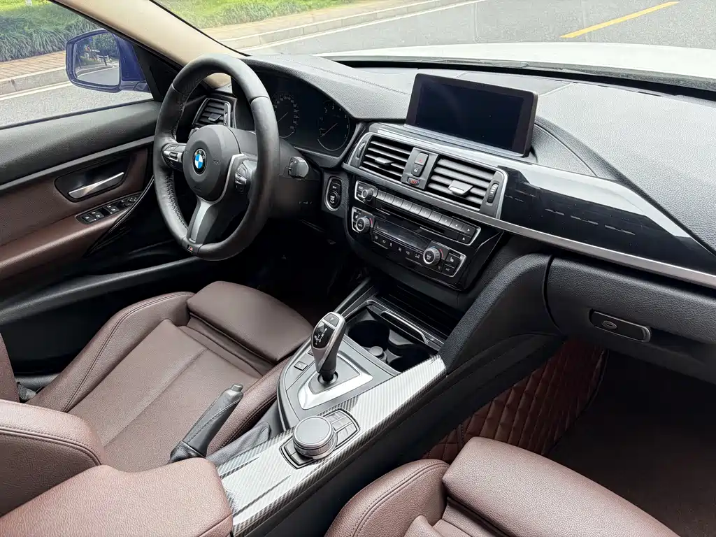 BMW 3 Series 2019 — фото 13