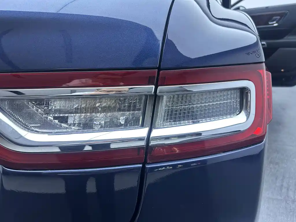 Lincoln Continental 2018 — фото 11