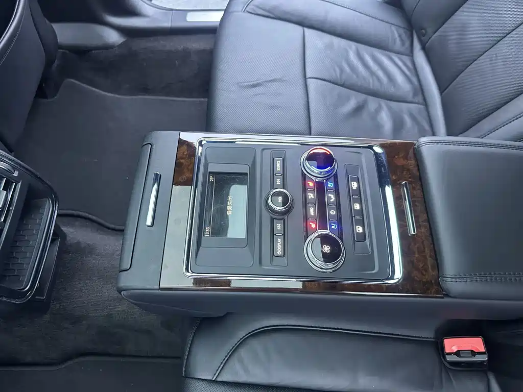 Lincoln Continental 2018 — фото 18