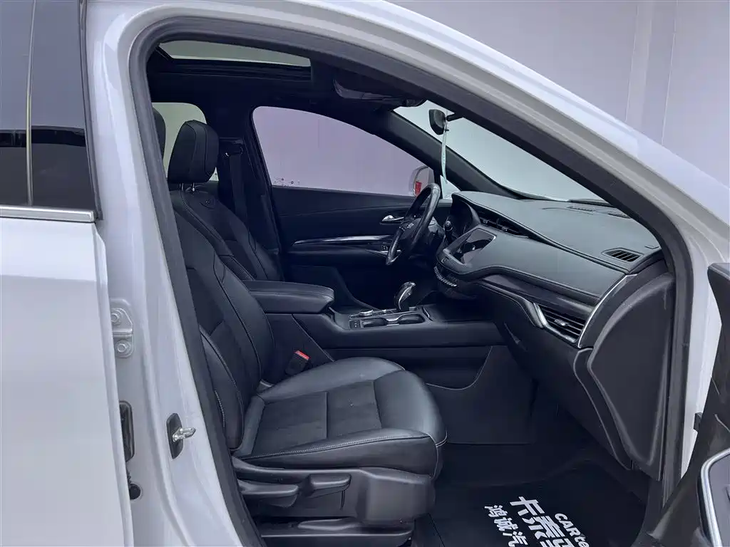 Cadillac XT4 2019 — фото 19