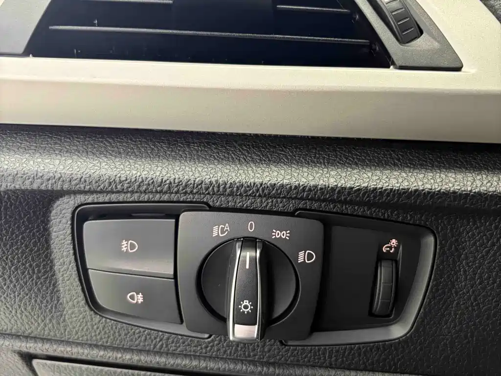 BMW 1 Series 2015 — фото 10