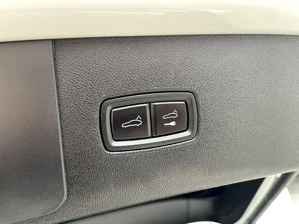 Porsche Cayenne Hybrid 2019 — фото 24