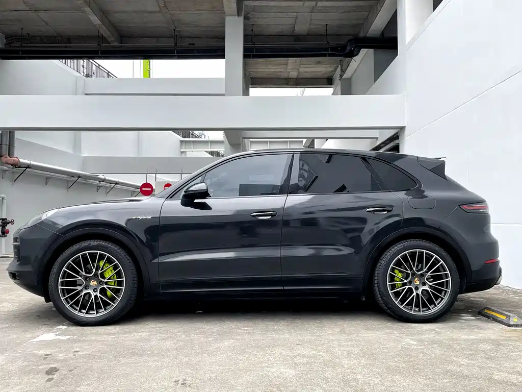 Porsche Cayenne Hybrid 2019 — фото 6