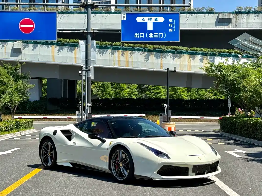 Ferrari 488 2017 — фото 2