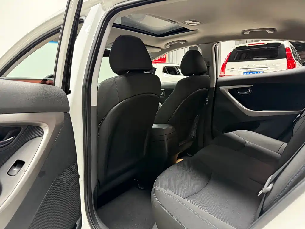 Hyundai Elantra 2013