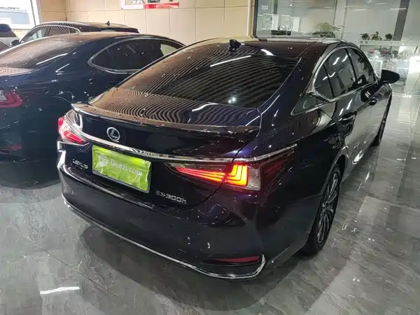 Lexus ES 2020