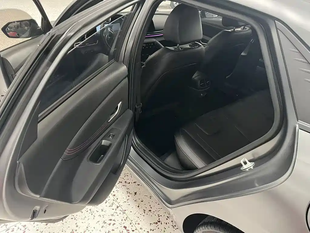 Hyundai Elantra 2023 — фото 14