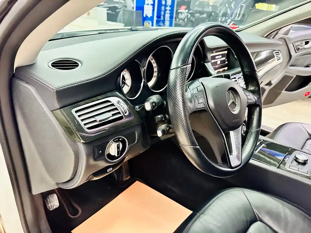 Mercedes-Benz CLS 2014 — фото 28