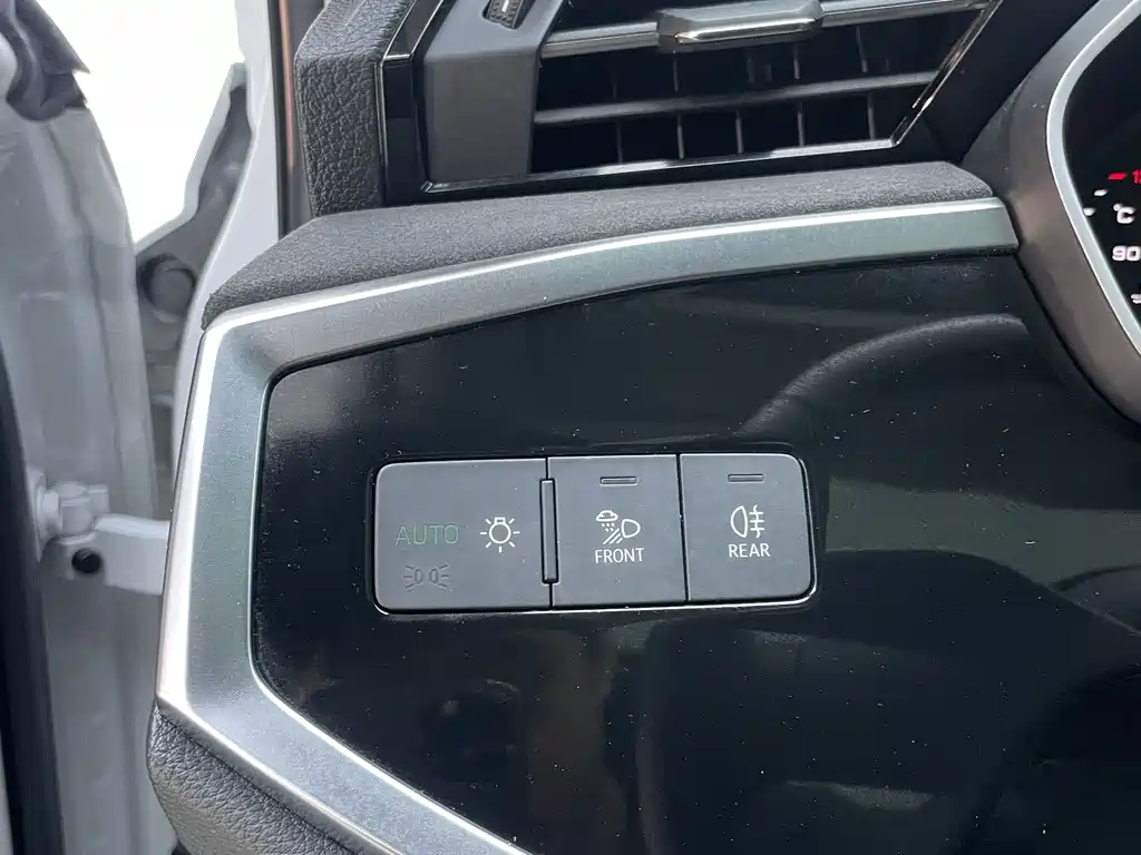 Audi Q3 2023 — фото 11