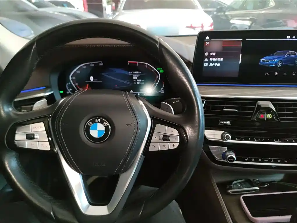 BMW 5 Series 2022 — фото 10