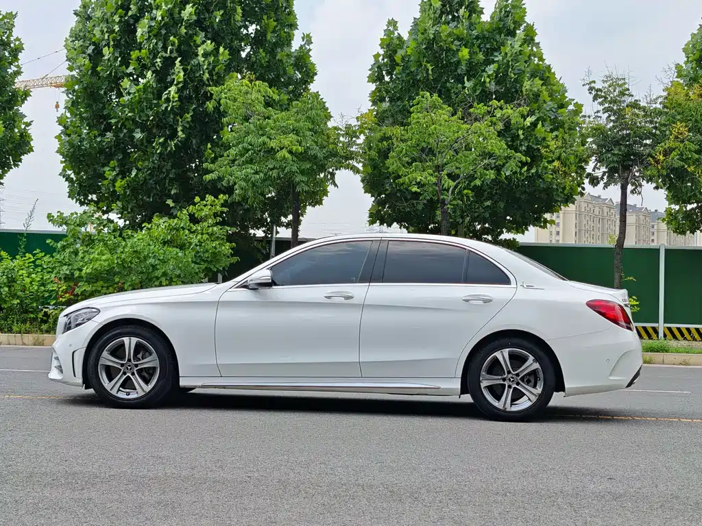 Mercedes-Benz C-Class 2019 — фото 18