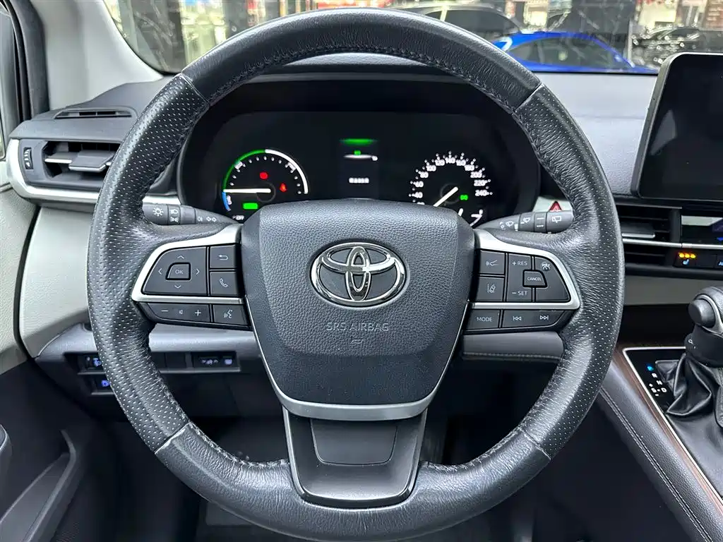 Toyota Sienna 2023 — фото 26