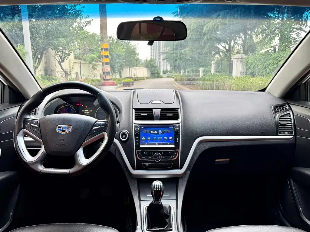 Geely Emgrand 2016 — фото 13