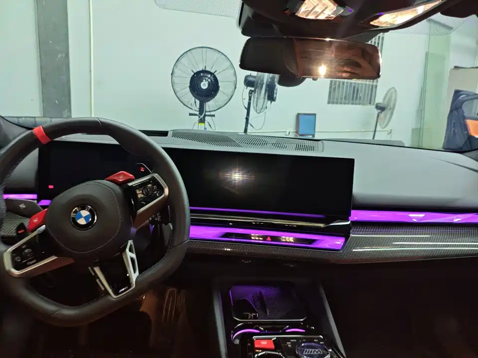 BMW M5 New Energy 2025 — фото 9