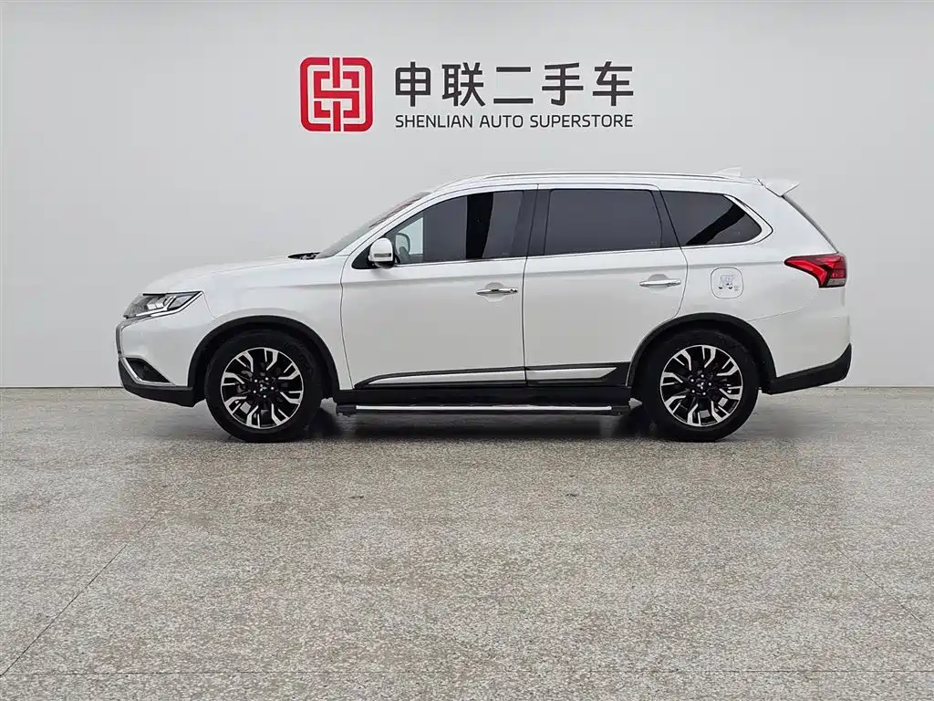 Mitsubishi Outlander 2019 — фото 3