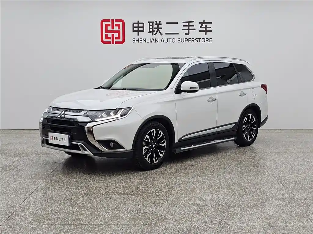 Mitsubishi Outlander 2019 — фото 1