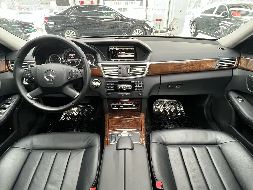 Mercedes-Benz E-Class 2013 — фото 18