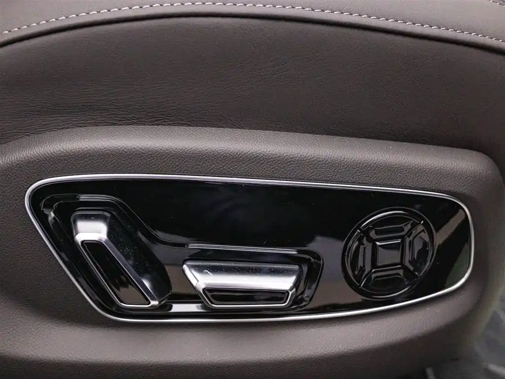Audi A8 — фото 17
