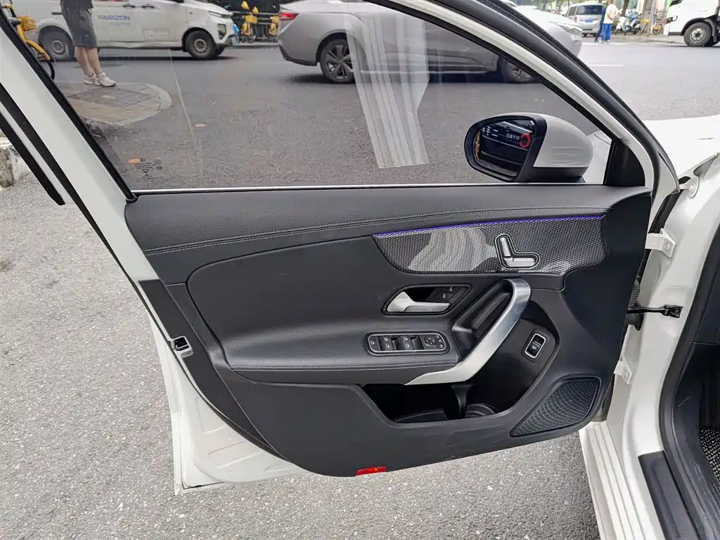 Mercedes-Benz A-Class 2023 — фото 6
