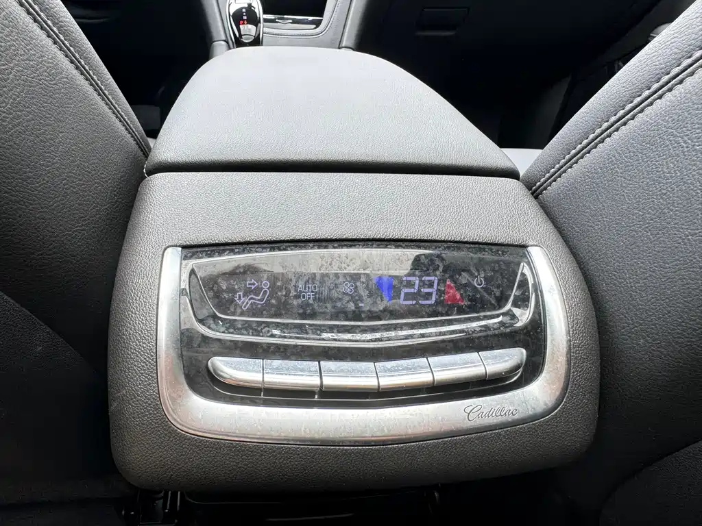 Cadillac XT6 2021 — фото 11