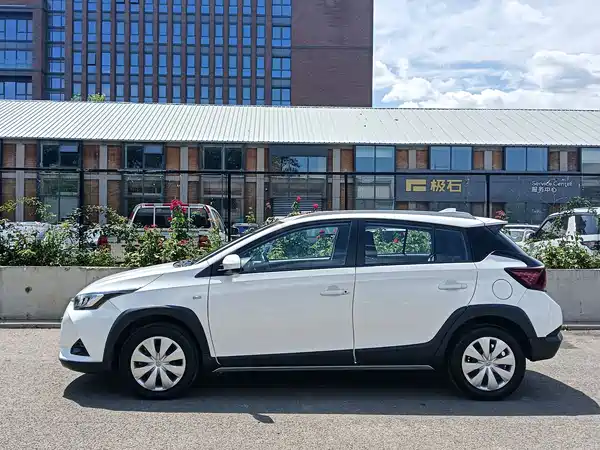 Toyota Yaris L 2022