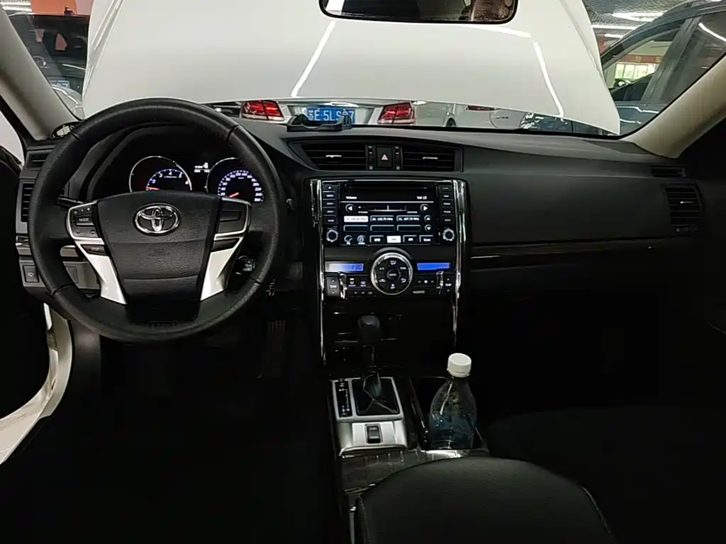 Toyota Reiz 2016 — фото 10