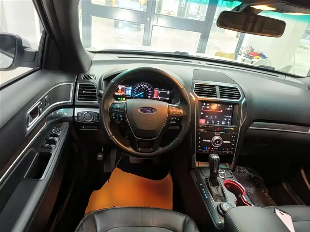 Ford Explorer 2017 — фото 11