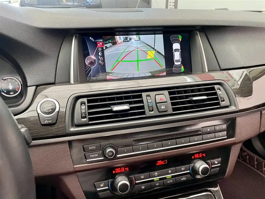 BMW 5 Series 2016 — фото 11