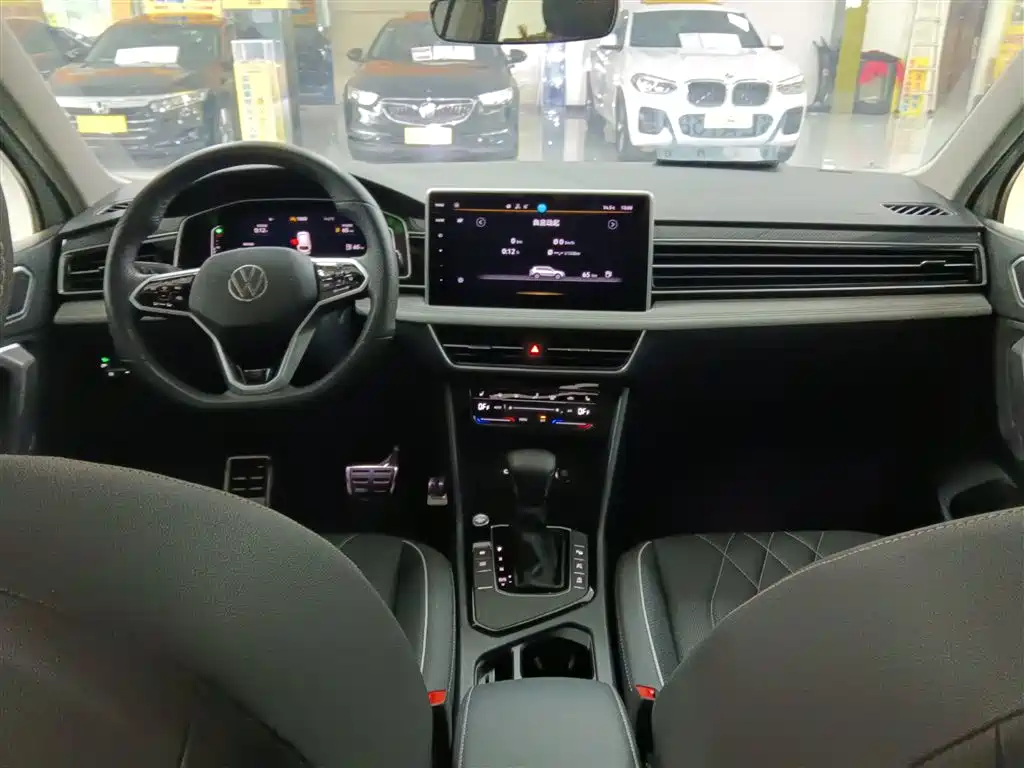 Volkswagen Tiguan L 2023 — фото 10