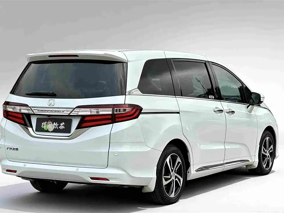 Honda Odyssey 2017 — фото 12