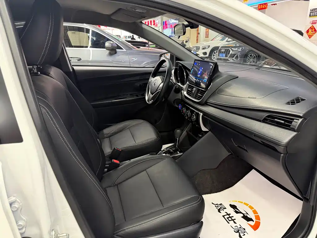 Toyota Yaris L 2022 — фото 17