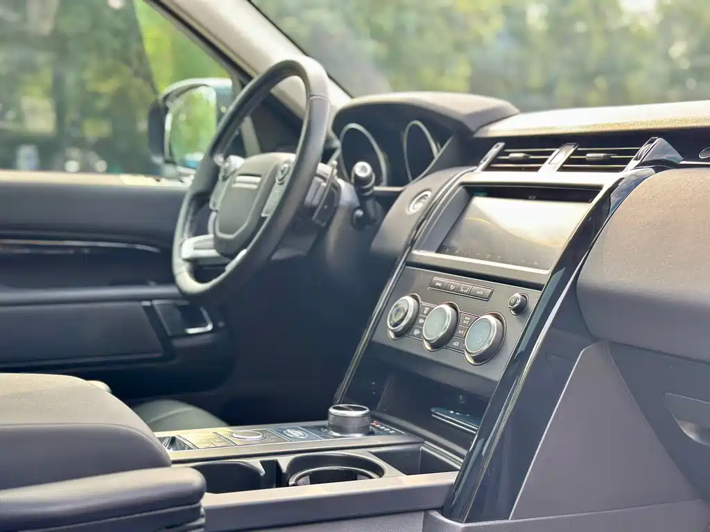 Land Rover Discovery 2018 — фото 39