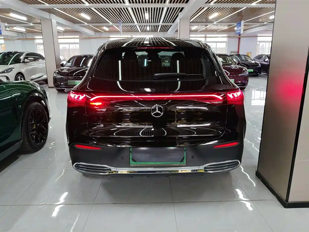 Mercedes-Benz EQE SUV 2025 — фото 4