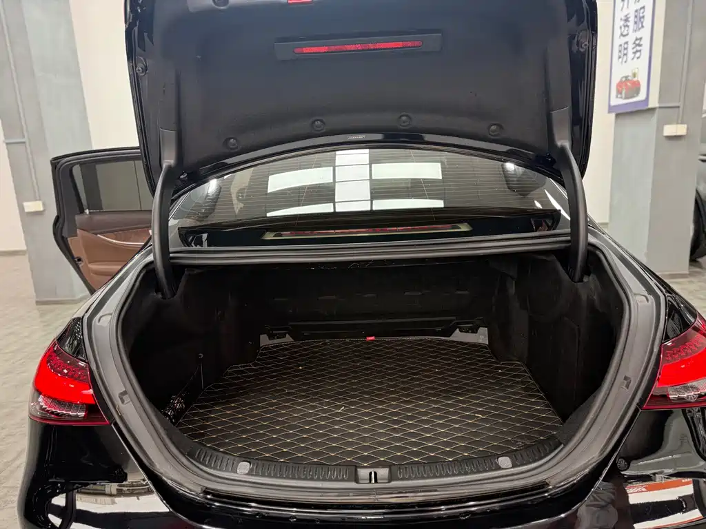 Mercedes-Benz E-Class 2022 — фото 14