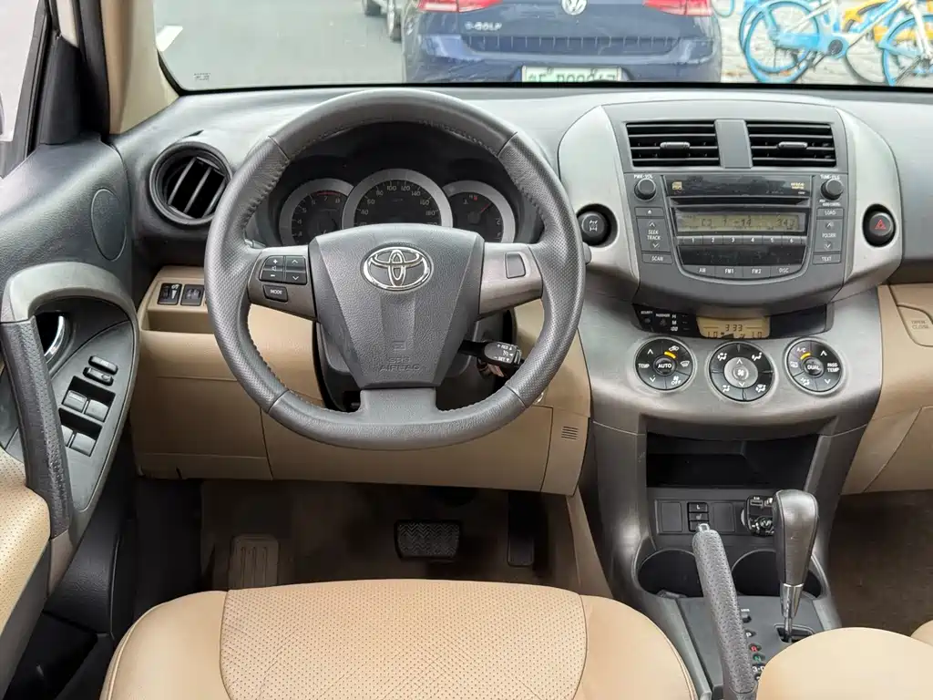 Toyota RAV4 2011 — фото 10