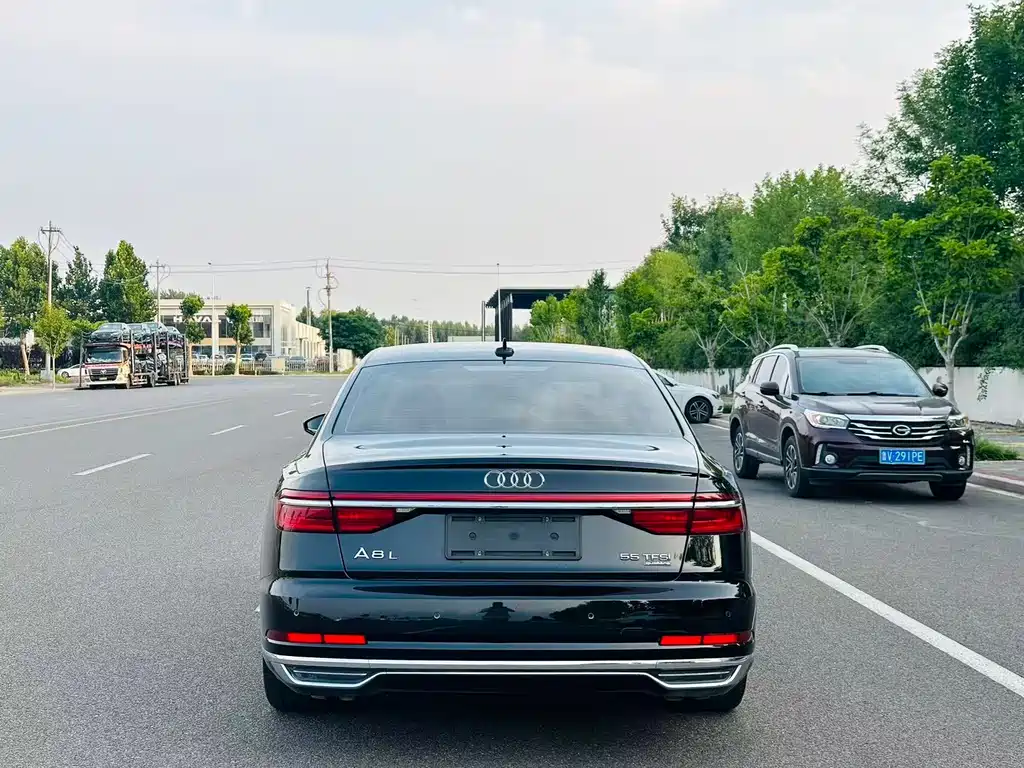 Audi A8 2018 — фото 8
