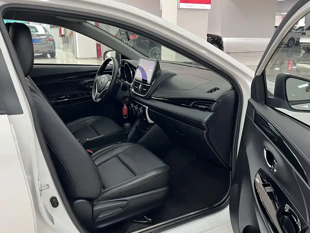 Toyota Yaris L 2020 — фото 10
