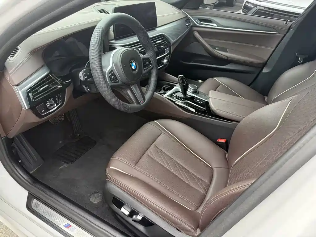 BMW 5 Series 2021 — фото 13