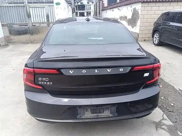 Volvo S90 Plug-In Hybrid 2022