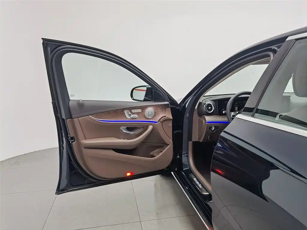 Mercedes-Benz E-Class 2023 — фото 8