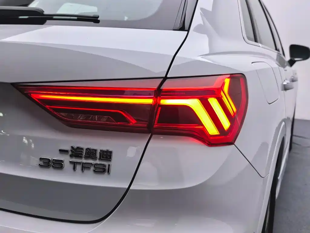 Audi Q3 2024 — фото 21