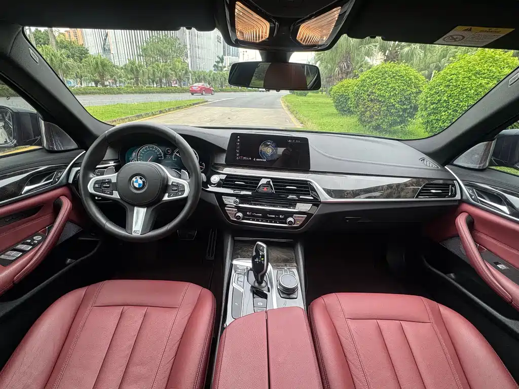 BMW 5 Series 2018 — фото 12