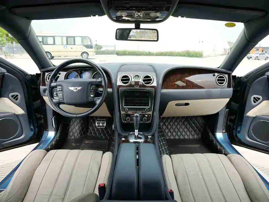 Bentley Flying Spur 2015 — фото 9